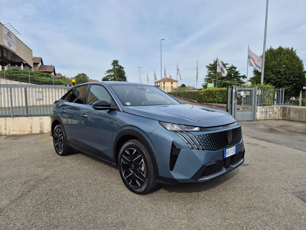 PEUGEOT 3008 Hybrid 145 e-DCS6 Allure - 5