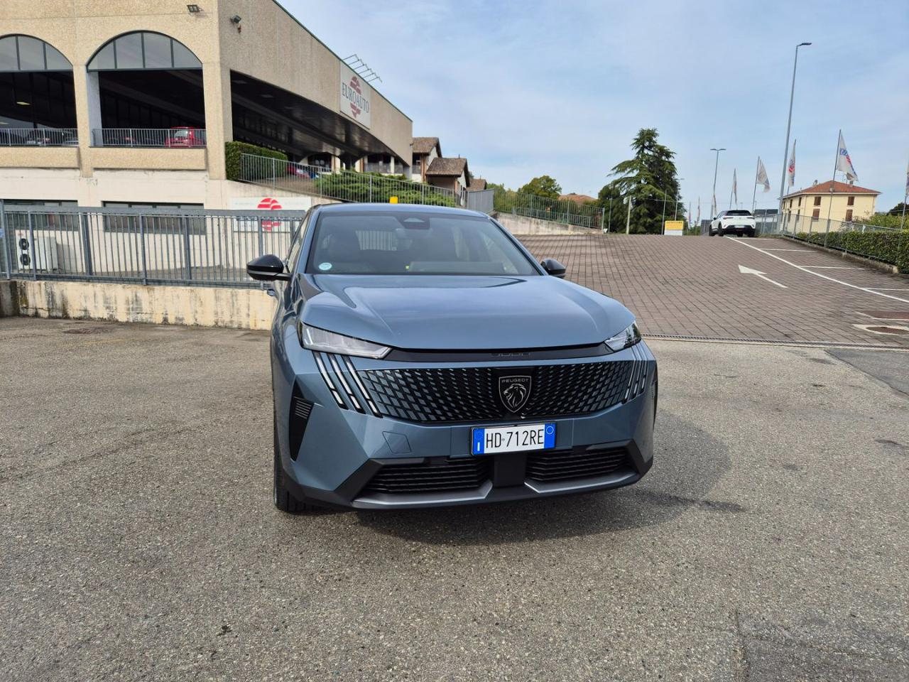 PEUGEOT 3008 Hybrid 145 e-DCS6 Allure - 4