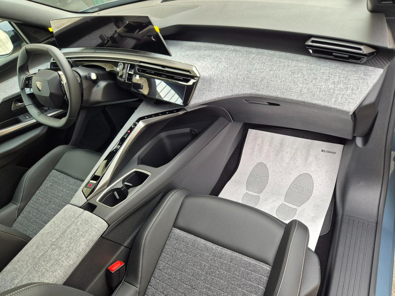 PEUGEOT 3008 Hybrid 145 e-DCS6 Allure - 12
