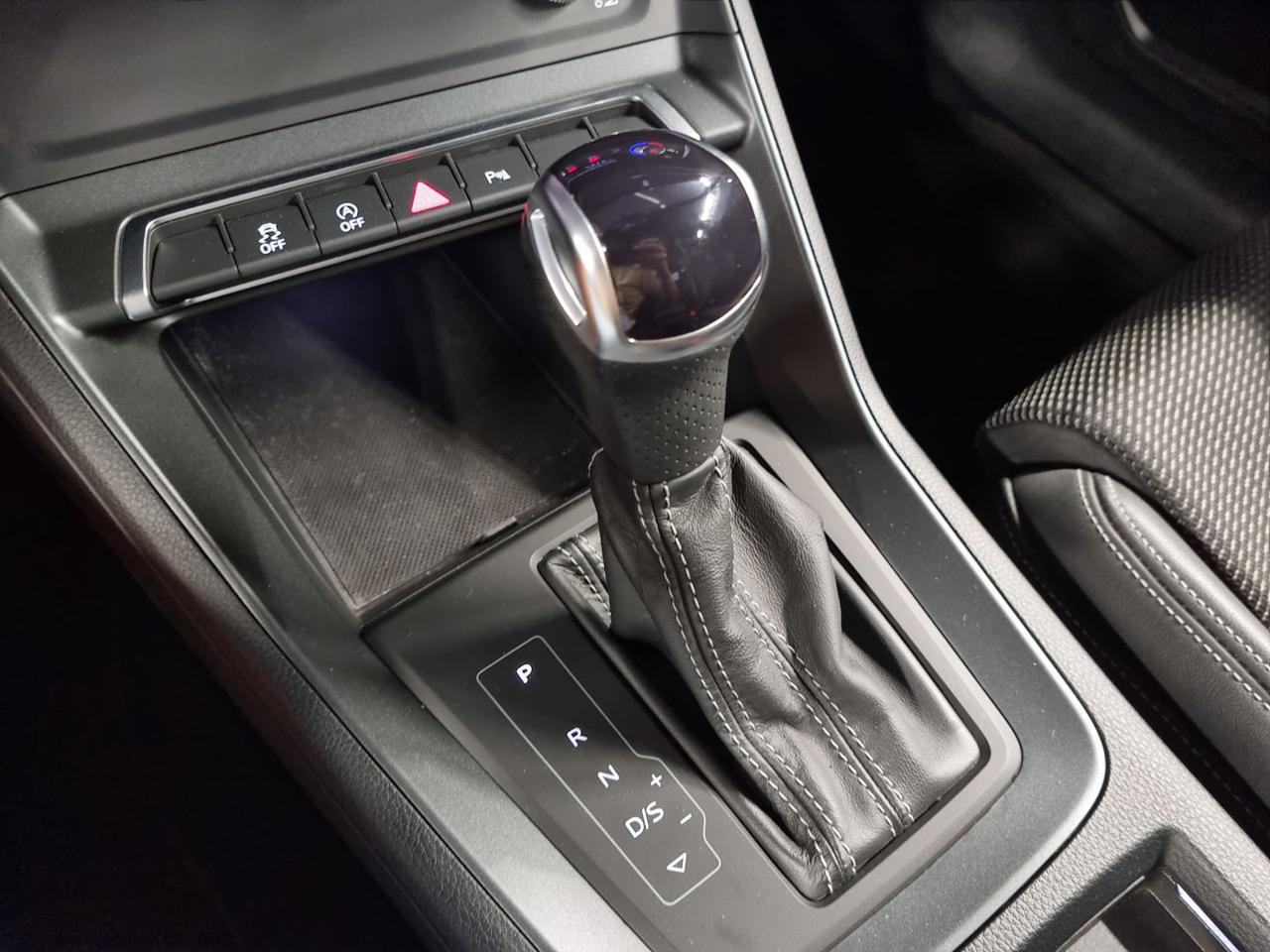 AUDI Q3 35 TDI S tronic S line edition - 12