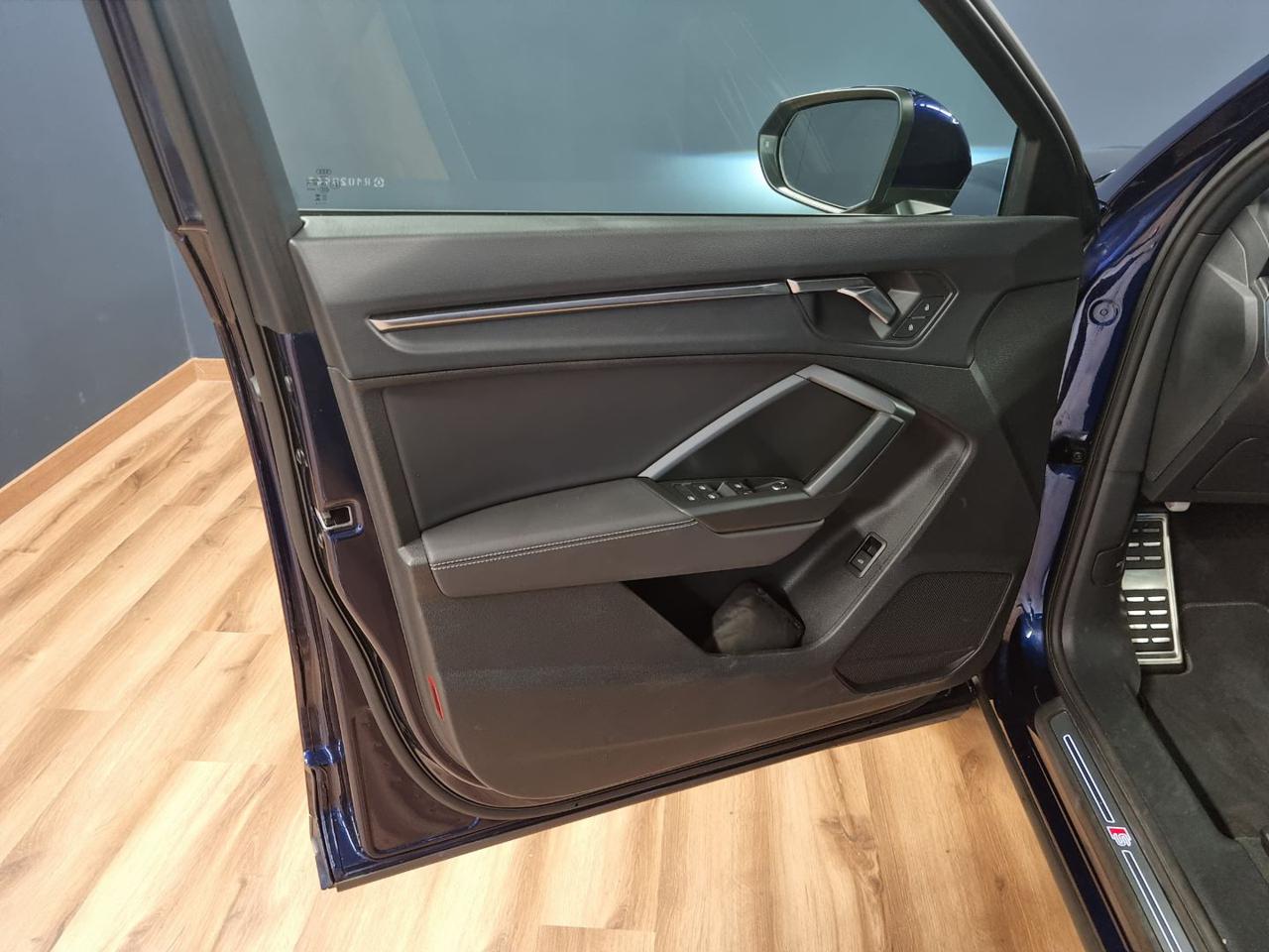 AUDI Q3 35 TDI S tronic S line edition - 21
