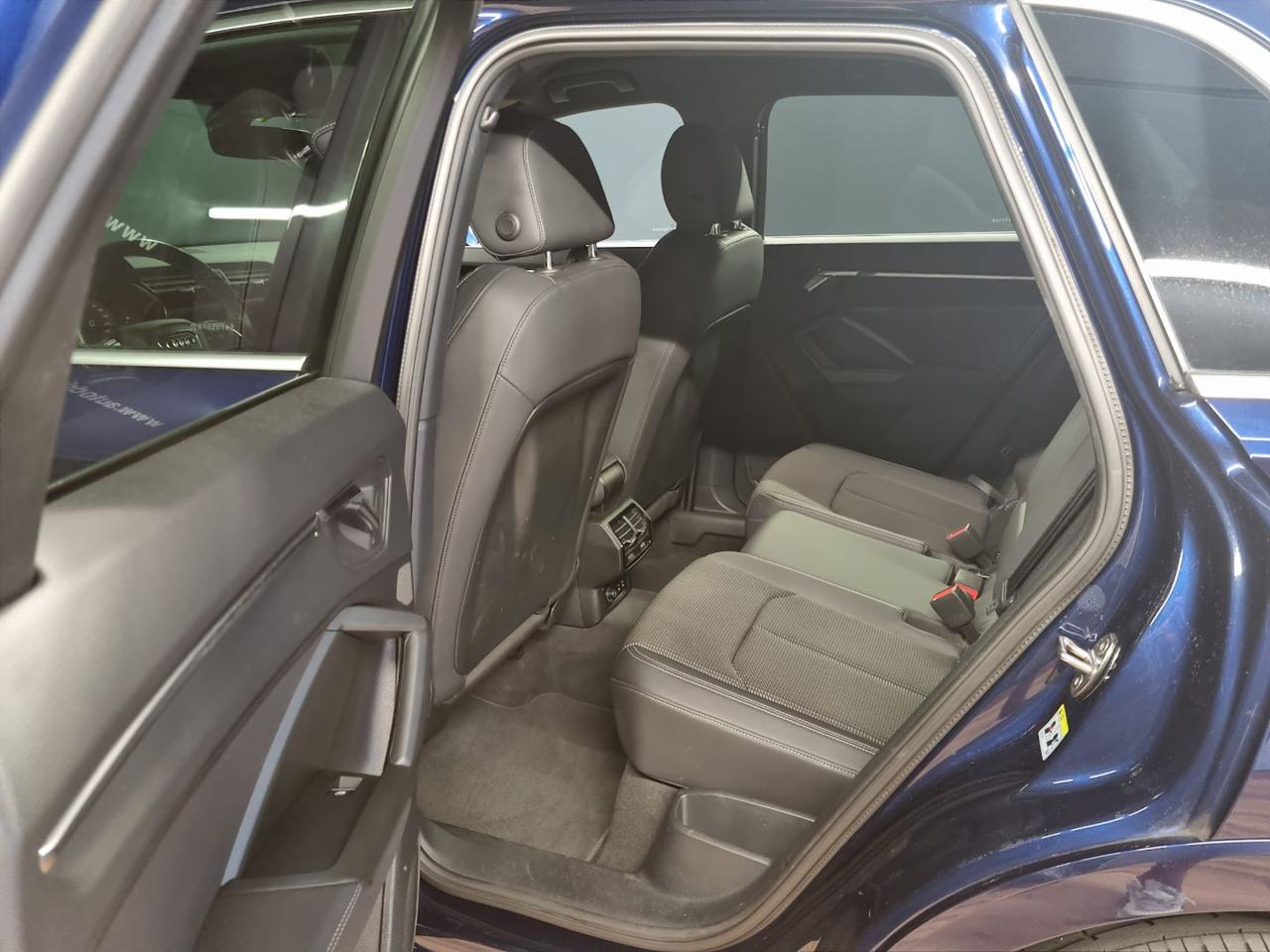 AUDI Q3 35 TDI S tronic S line edition - 23