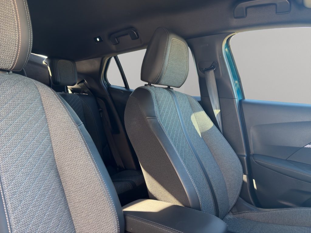 PEUGEOT 2008 PureTech 100 S&S Allure - 18