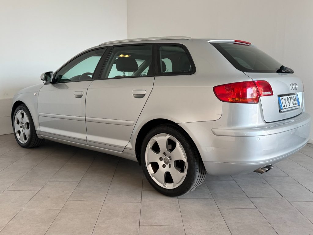 AUDI A3 SPB 2.0 16V TDI Ambition - 4