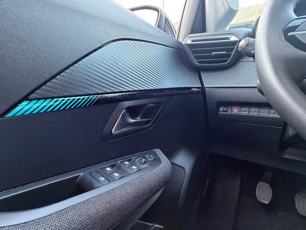PEUGEOT 208 Hybrid 100 e-DCS6 style - 22