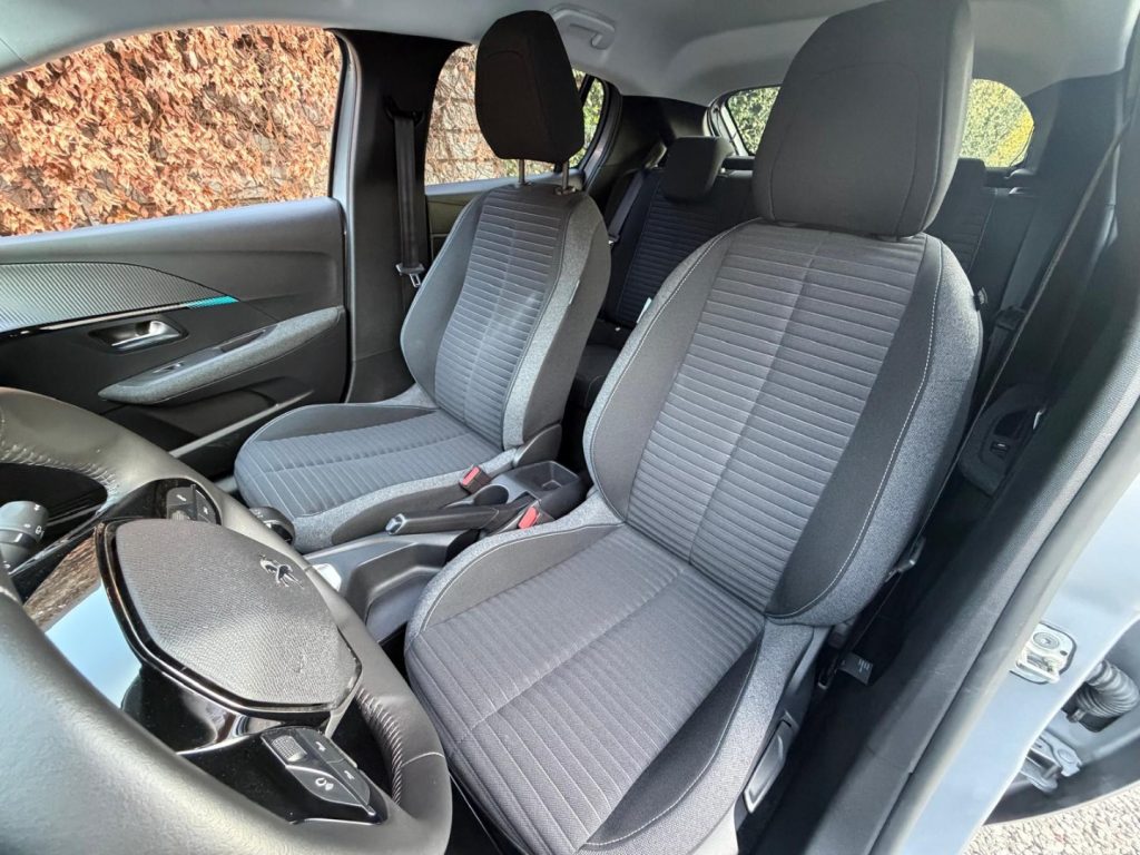 PEUGEOT 208 Hybrid 100 e-DCS6 style - 23