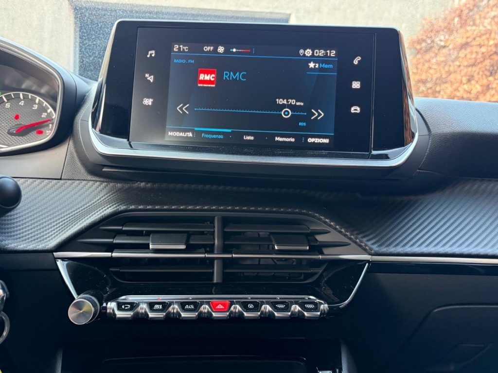 PEUGEOT 208 Hybrid 100 e-DCS6 style - 31
