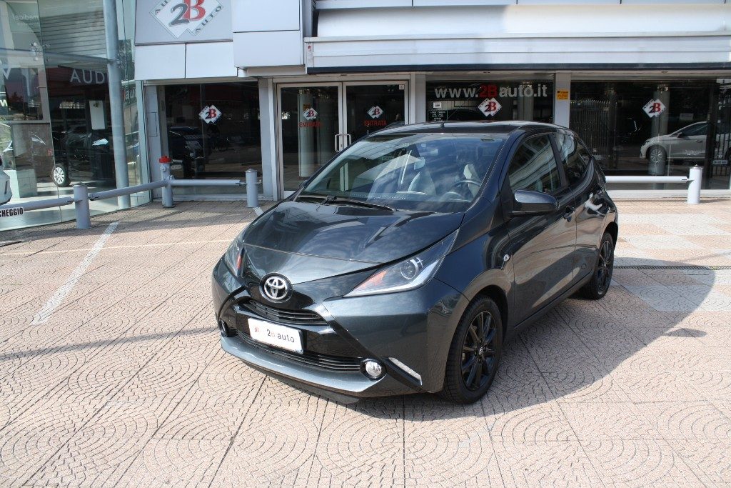 2B Auto ||| TOYOTA Aygo 1.0 VVT-i 69 CV 5 porte x-play TSS in vendita a Nova Milanese