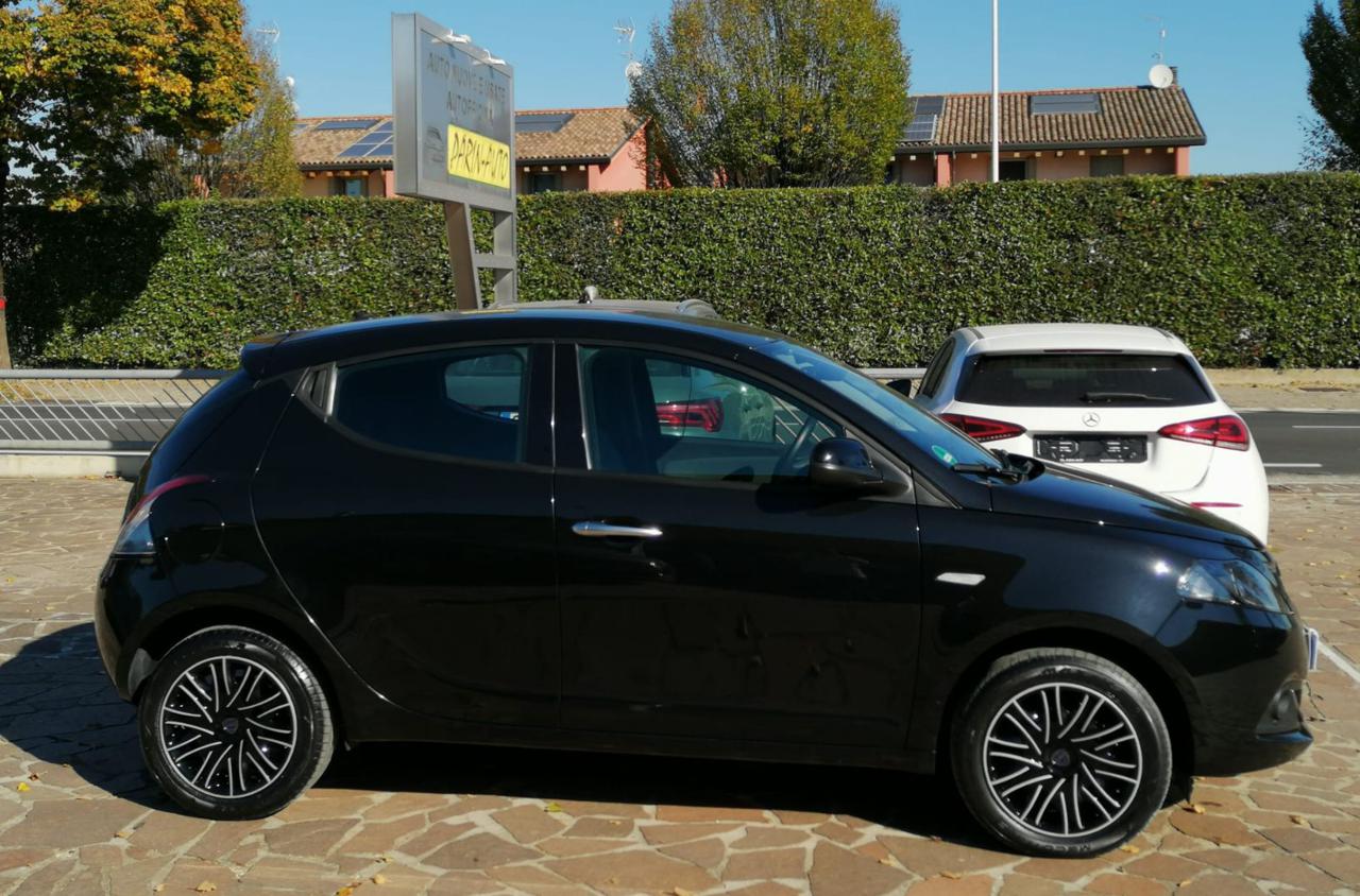 LANCIA Ypsilon 1.0 FireFly 5 porte S&S Hybrid Silver - 2