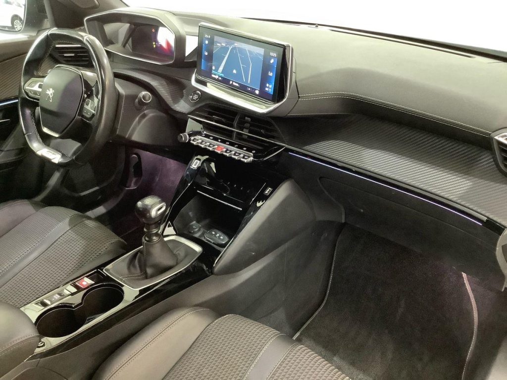 PEUGEOT 2008 BlueHDi 110 S&S GT - 9