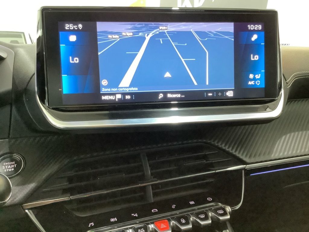 PEUGEOT 2008 BlueHDi 110 S&S GT - 16