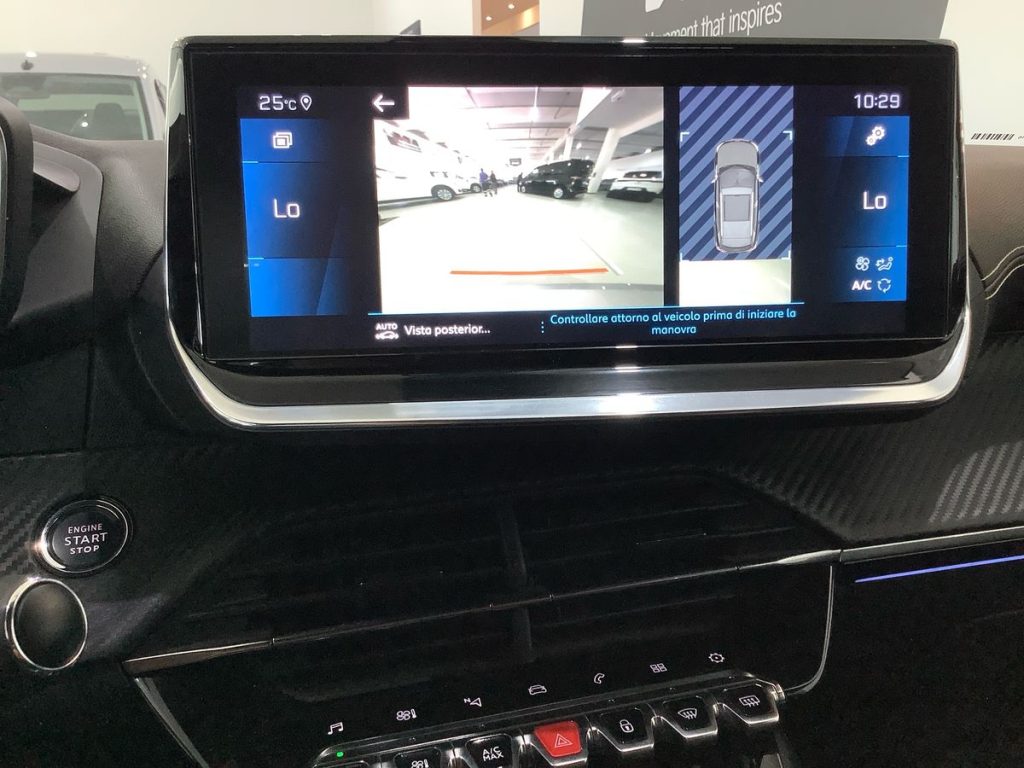 PEUGEOT 2008 BlueHDi 110 S&S GT - 17