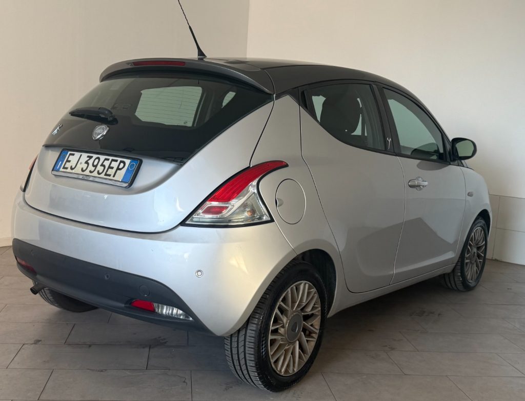 LANCIA Ypsilon 0.9 TwinAir 85 CV 5 porte S&S Silver - 4