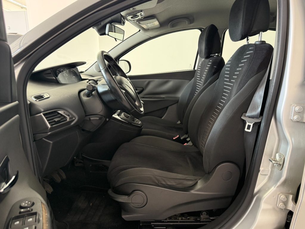 LANCIA Ypsilon 0.9 TwinAir 85 CV 5 porte S&S Silver - 14