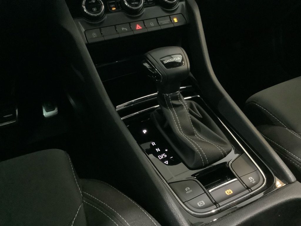 SKODA Karoq 2.0 TDI SCR DSG SportLine - 8