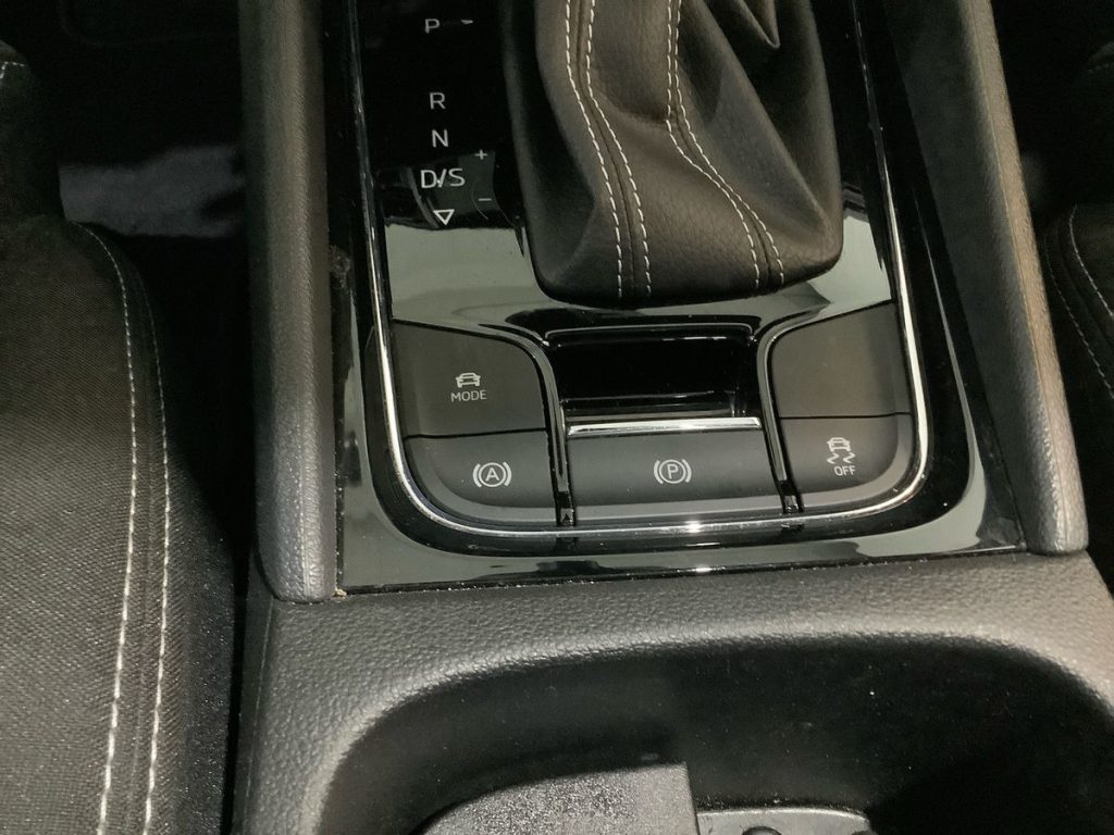 SKODA Karoq 2.0 TDI SCR DSG SportLine - 23