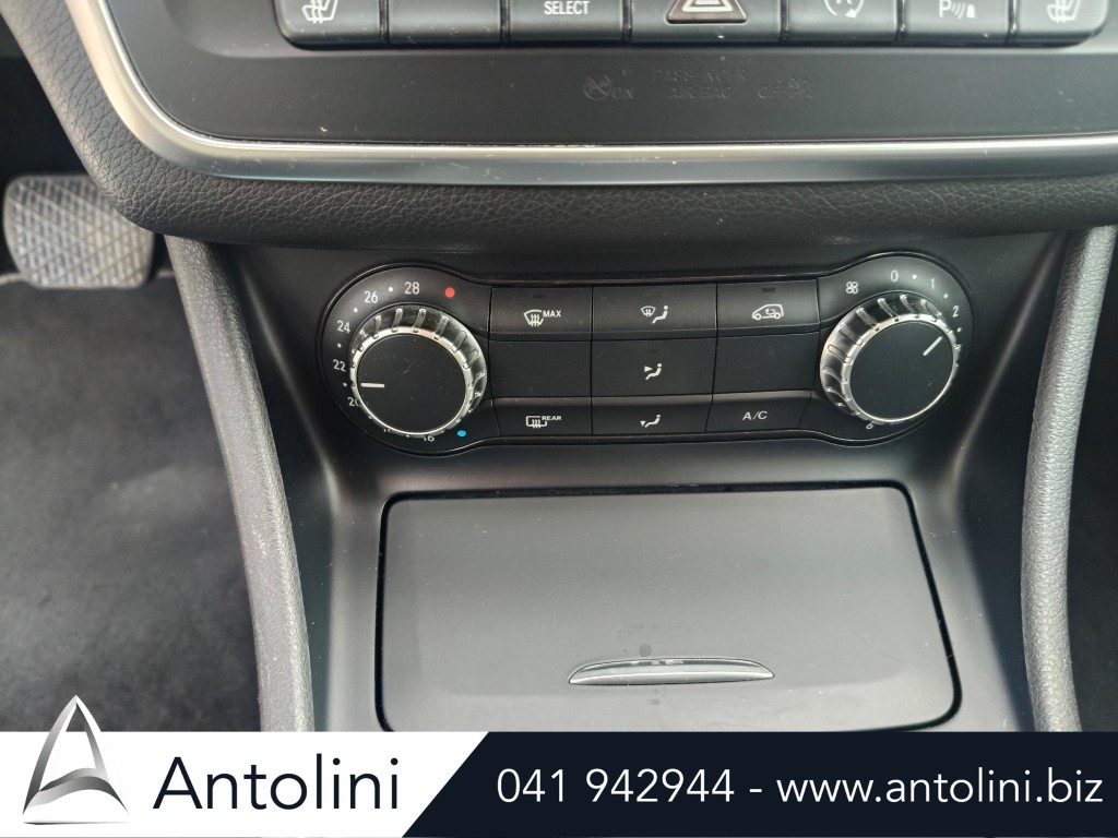 Scopri un'occasione autoMERCEDES-BENZ GLA 180 CDI Automatic Sport "TETTO PANORAMICO APRIBILE"da Antolini Venezia Mestre (VE)