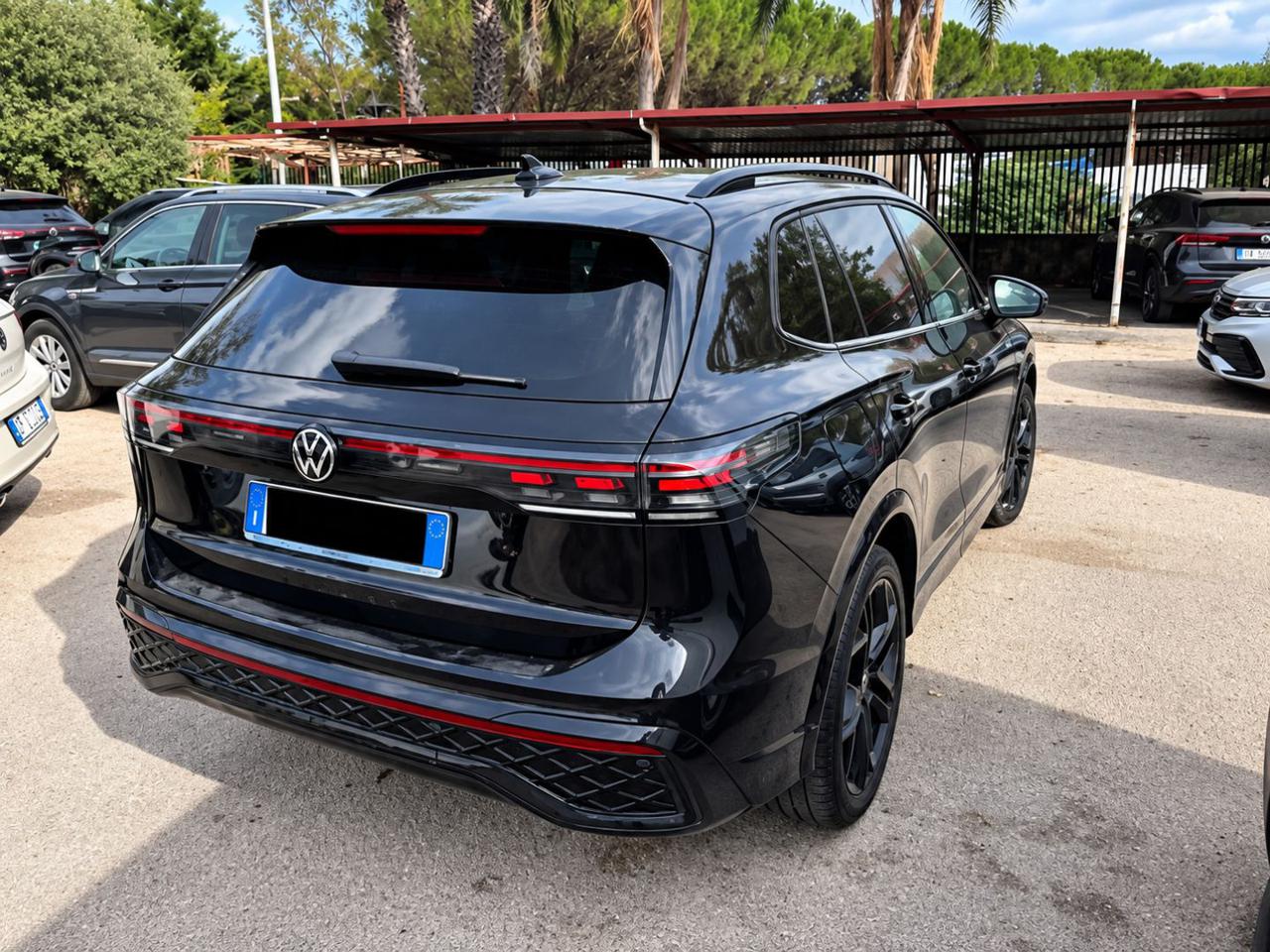 VOLKSWAGEN Tiguan 2.0 TDI 150 CV DSG R-Line Plus TOTAL BLACK - 3