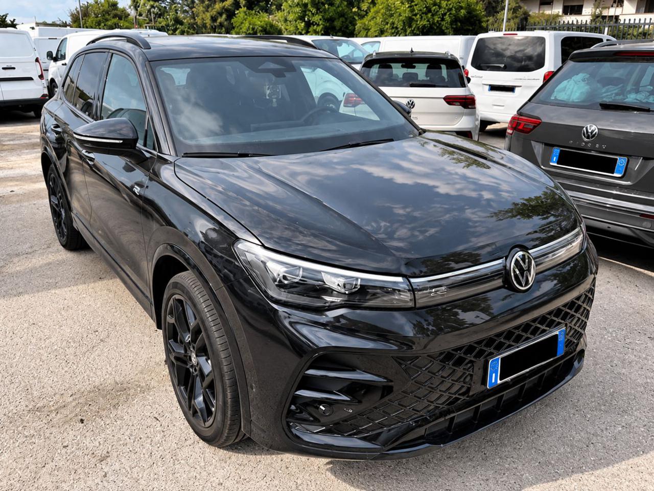VOLKSWAGEN Tiguan 2.0 TDI 150 CV DSG R-Line Plus TOTAL BLACK - 2
