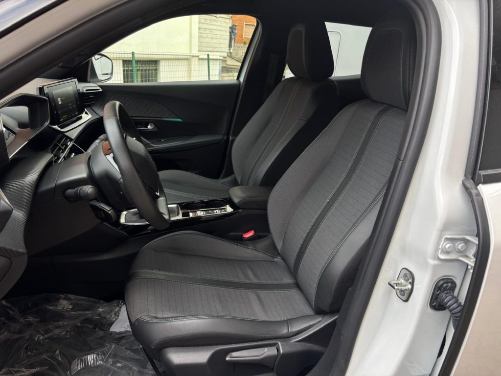 PEUGEOT 2008 Allure Pack BICOLOR*UNICO PROPRIETARIO - 19