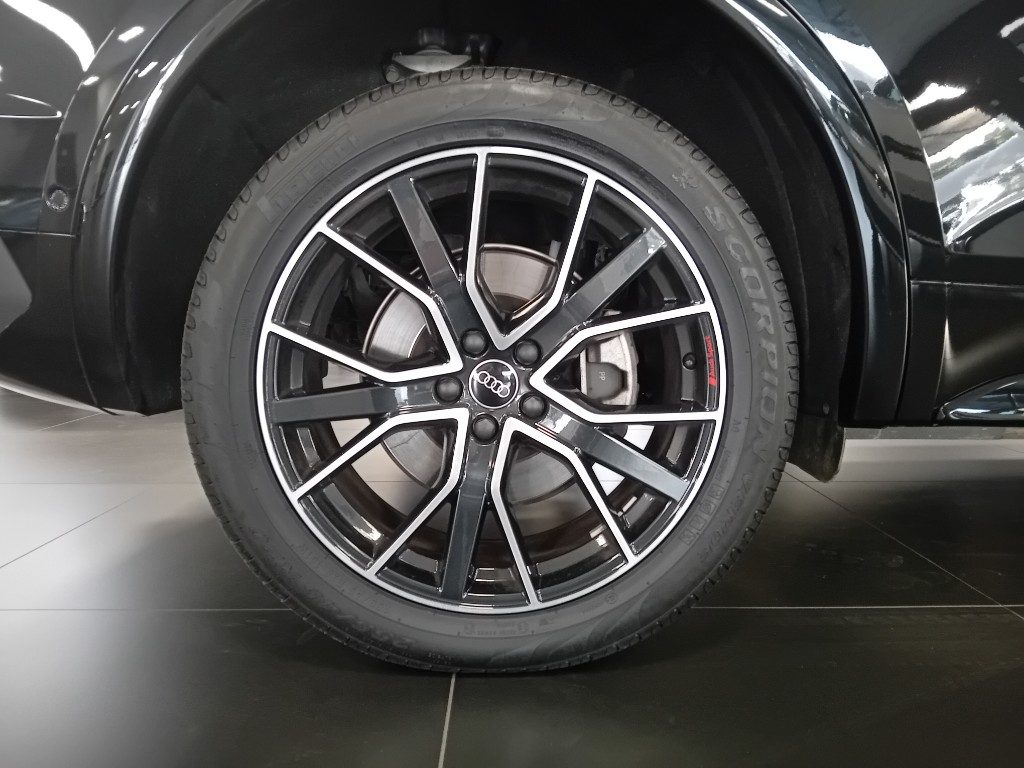 Clicca per ingrandire Q5 - 40 TDI 204 CV quattro S tronic black line edition