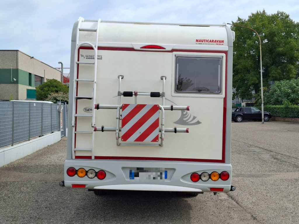 HUARI 1102 IVECO 40 Q.LI 180 CV