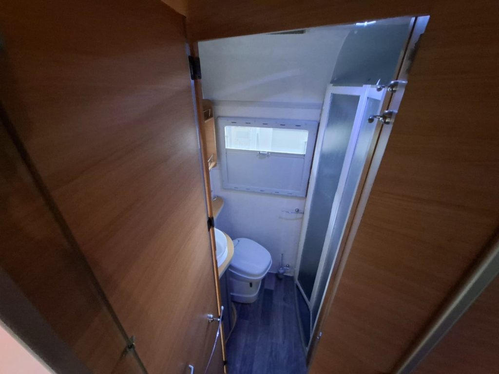HUARI 1102 IVECO 40 Q.LI 180 CV