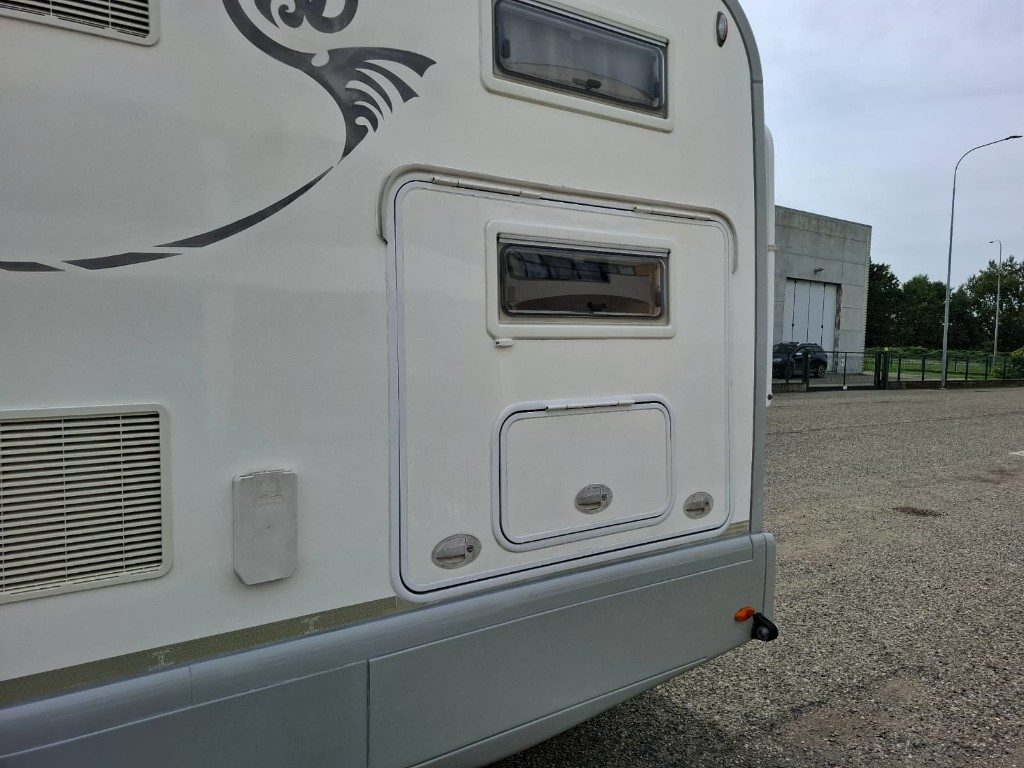 HUARI 1102 IVECO 40 Q.LI 180 CV