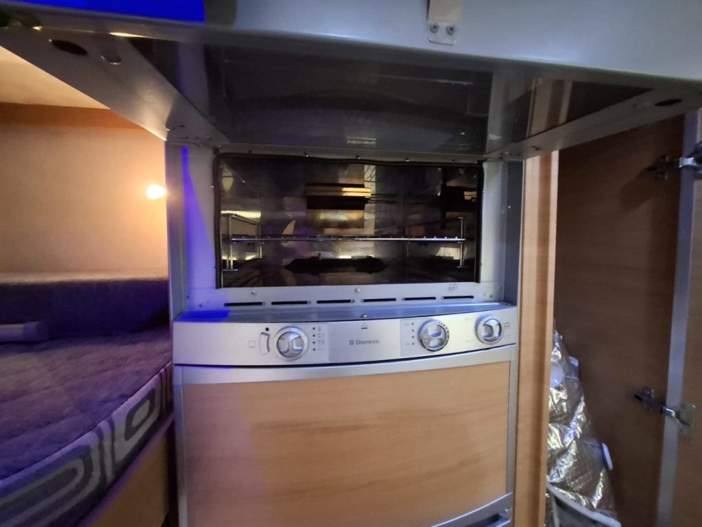 HUARI 1102 IVECO 40 Q.LI 180 CV