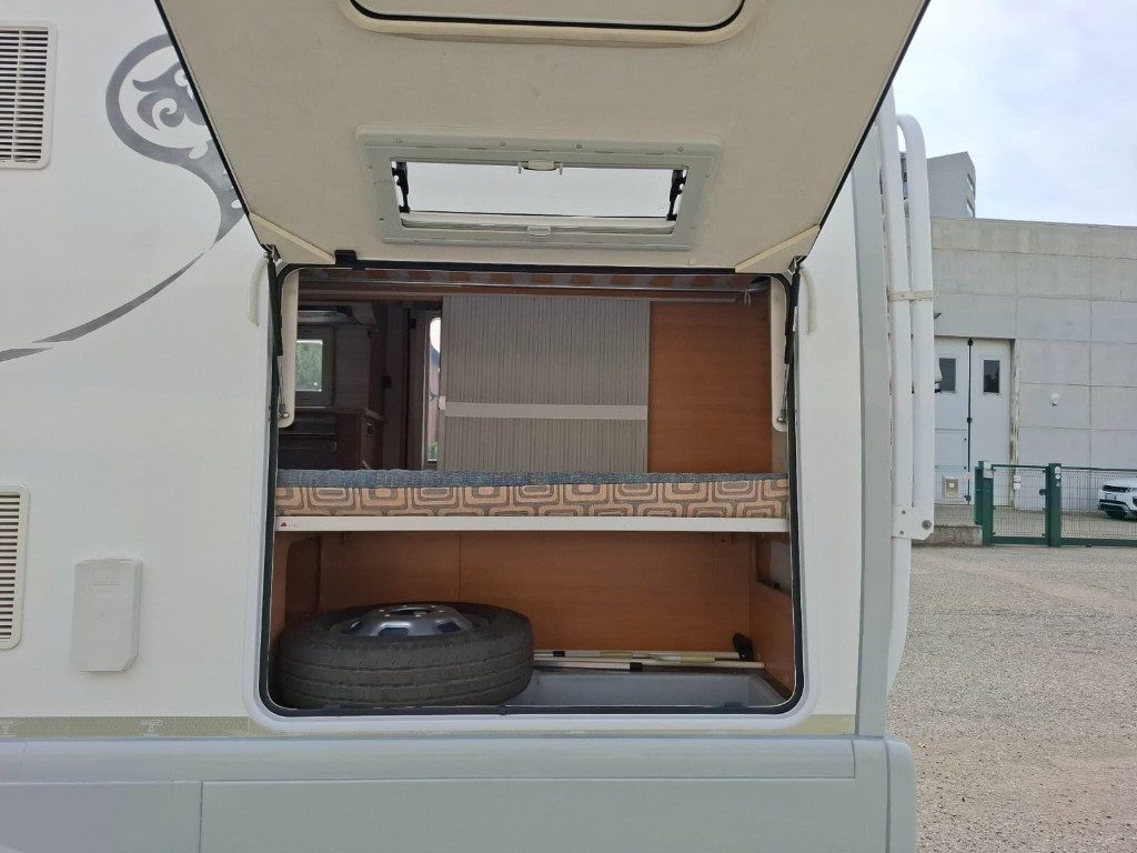 HUARI 1102 IVECO 40 Q.LI 180 CV