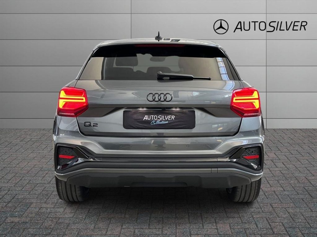 AUDI Q2 35 TDI Identity Black s-tronic - 4