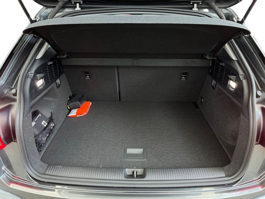 AUDI Q2 35 TDI Identity Black s-tronic - 13