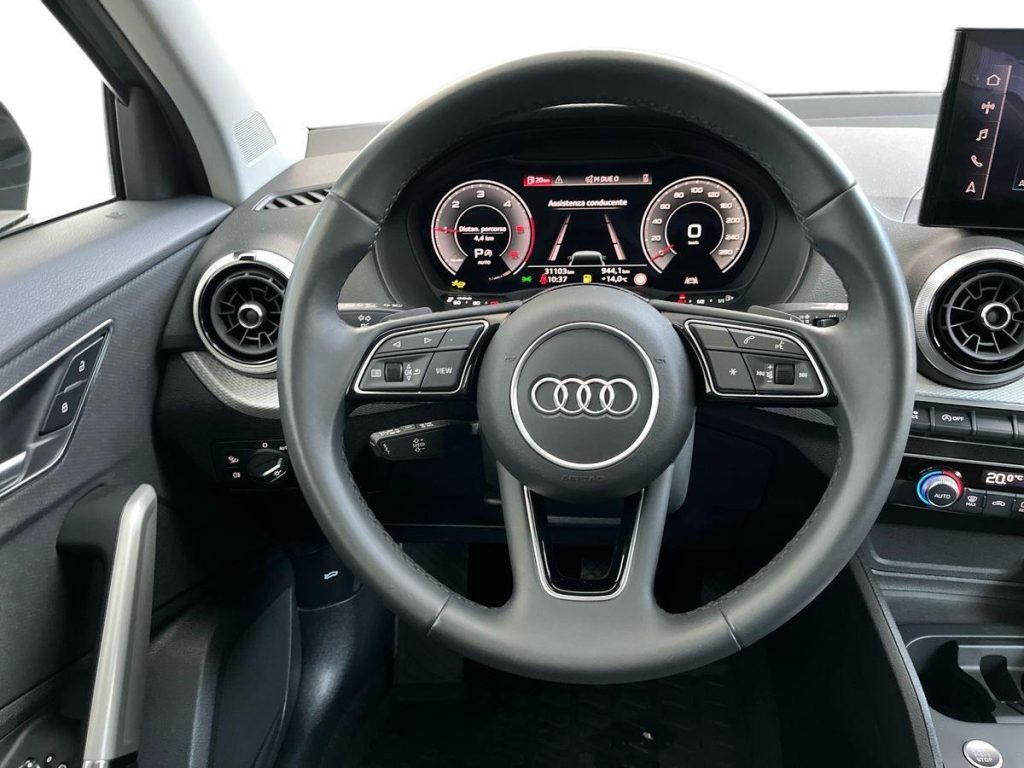 AUDI Q2 35 TDI Identity Black s-tronic - 11