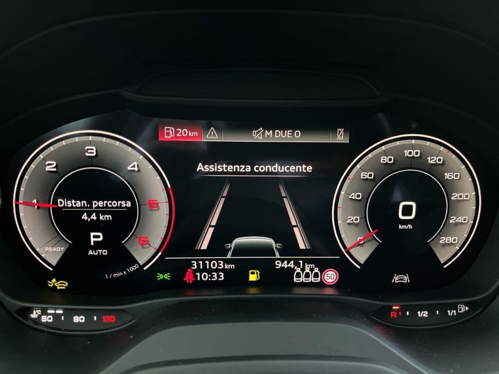 AUDI Q2 35 TDI Identity Black s-tronic - 8