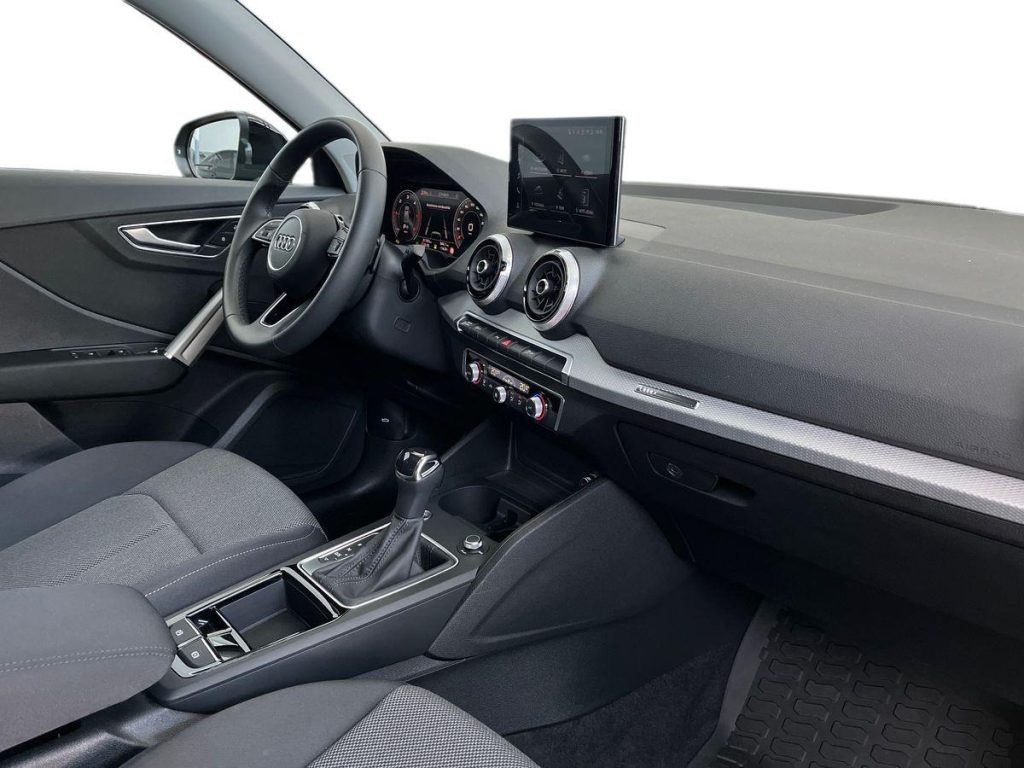 AUDI Q2 35 TDI Identity Black s-tronic - 16
