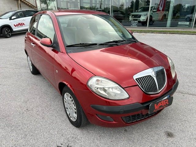 LANCIA Ypsilon Bordeaux metallizzato