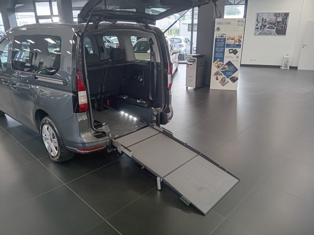 Clicca per ingrandire Caddy - 1.5 TSI 116 CV DSG Life PEDANA DISABILI