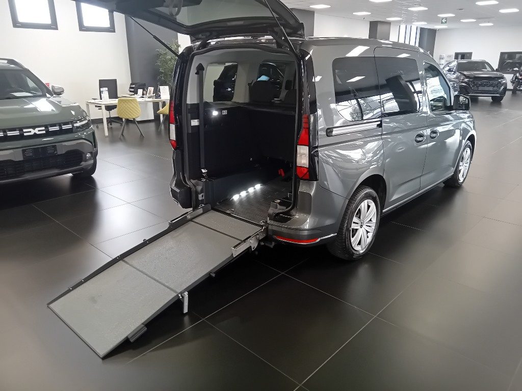 Clicca per ingrandire Caddy - 1.5 TSI 116 CV DSG Life PEDANA DISABILI