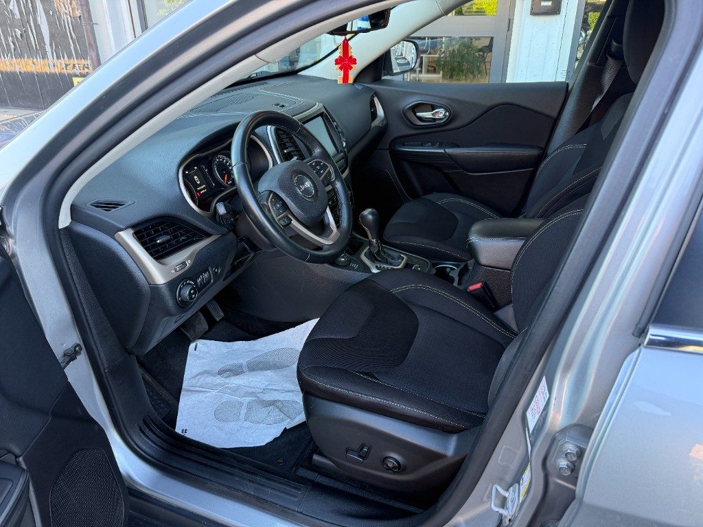 Foto JEEP Cherokee 2.2 Mjt II 185 CV 4WD Active Drive I Longitude usato Bologna