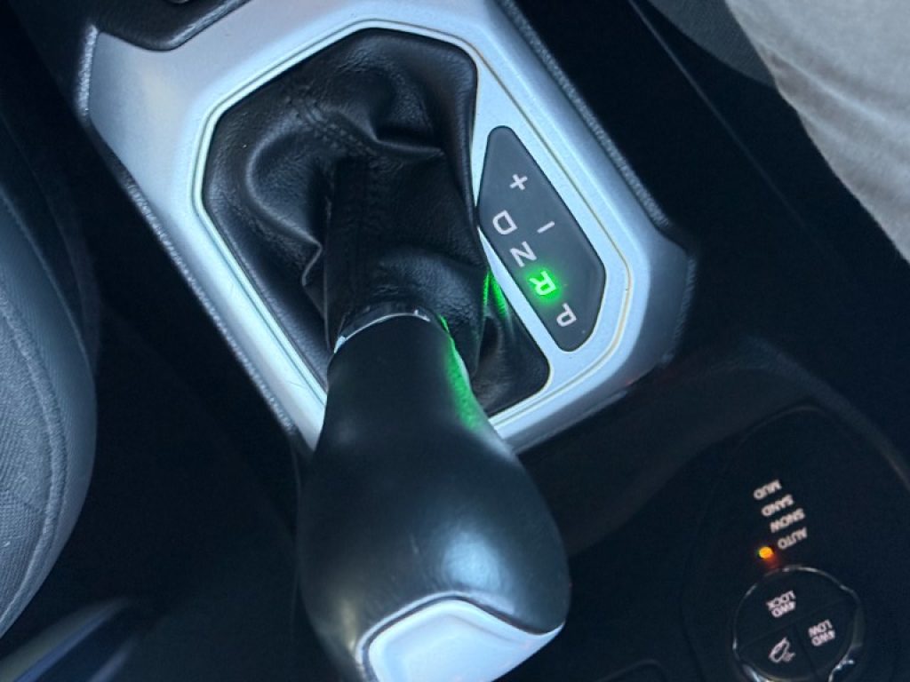 Auto in vendita BolognaJEEP Renegade 2.0 Mjt 140CV 4WD Active Drive Low Limited Foto JEEP Renegade 2.0 Mjt 140CV 4WD Active Drive Low Limited usato Bologna