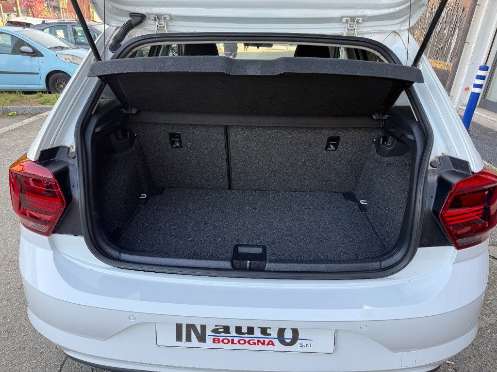 Auto in vendita BolognaVOLKSWAGEN Polo 1.0 EVO 80 CV 5p. highline BlueMotion Technology Foto VOLKSWAGEN Polo 1.0 EVO 80 CV 5p. highline BlueMotion Technology usato Bologna