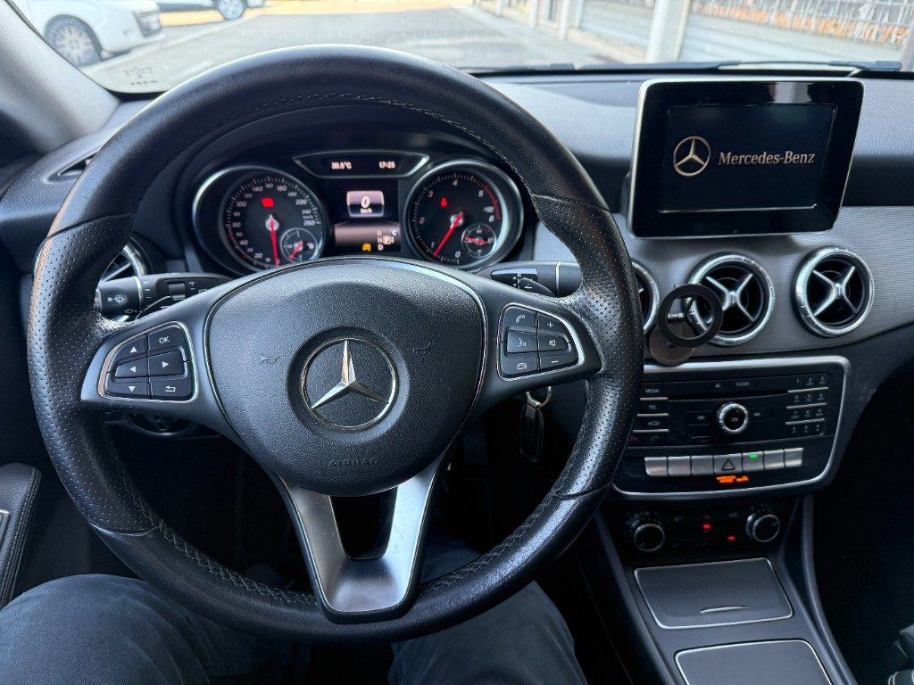 Foto MERCEDES-BENZ CLA 200 d S.W. 4Matic Automatic Premium usato Bologna