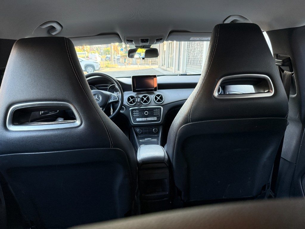 Foto MERCEDES-BENZ CLA 200 d S.W. 4Matic Automatic Premium usato Bologna
