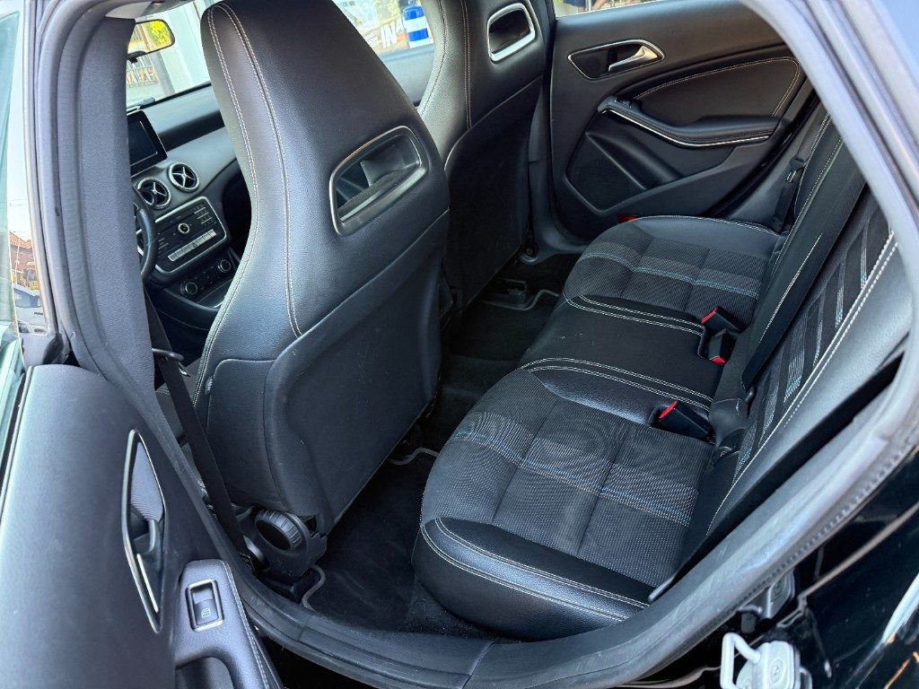 Foto MERCEDES-BENZ CLA 200 d S.W. 4Matic Automatic Premium usato Bologna