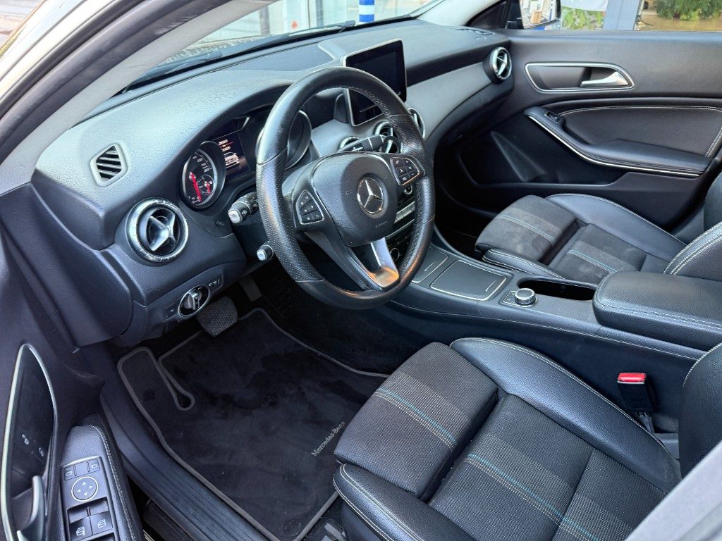 Foto MERCEDES-BENZ CLA 200 d S.W. 4Matic Automatic Premium usato Bologna