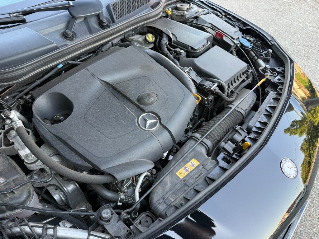 Foto MERCEDES-BENZ CLA 200 d S.W. 4Matic Automatic Premium usato Bologna