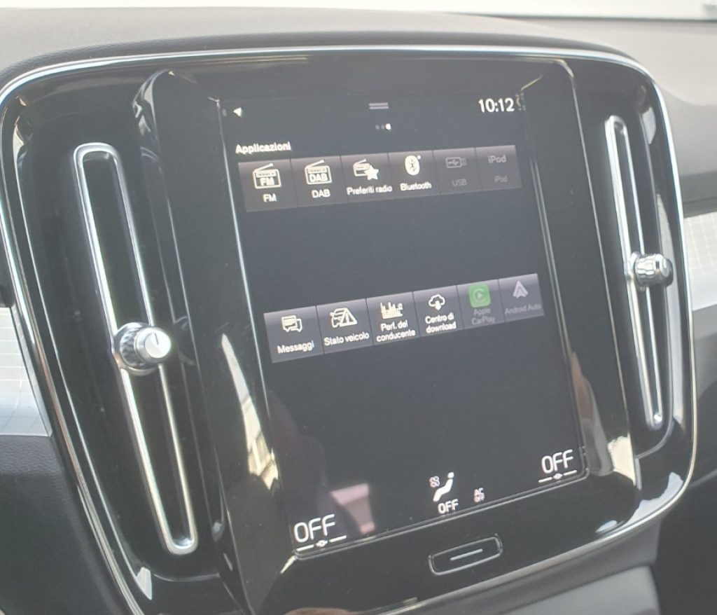 VOLVO XC40 T4 Recharge Plug-in Hybrid automatico Core - Grid Foto 12