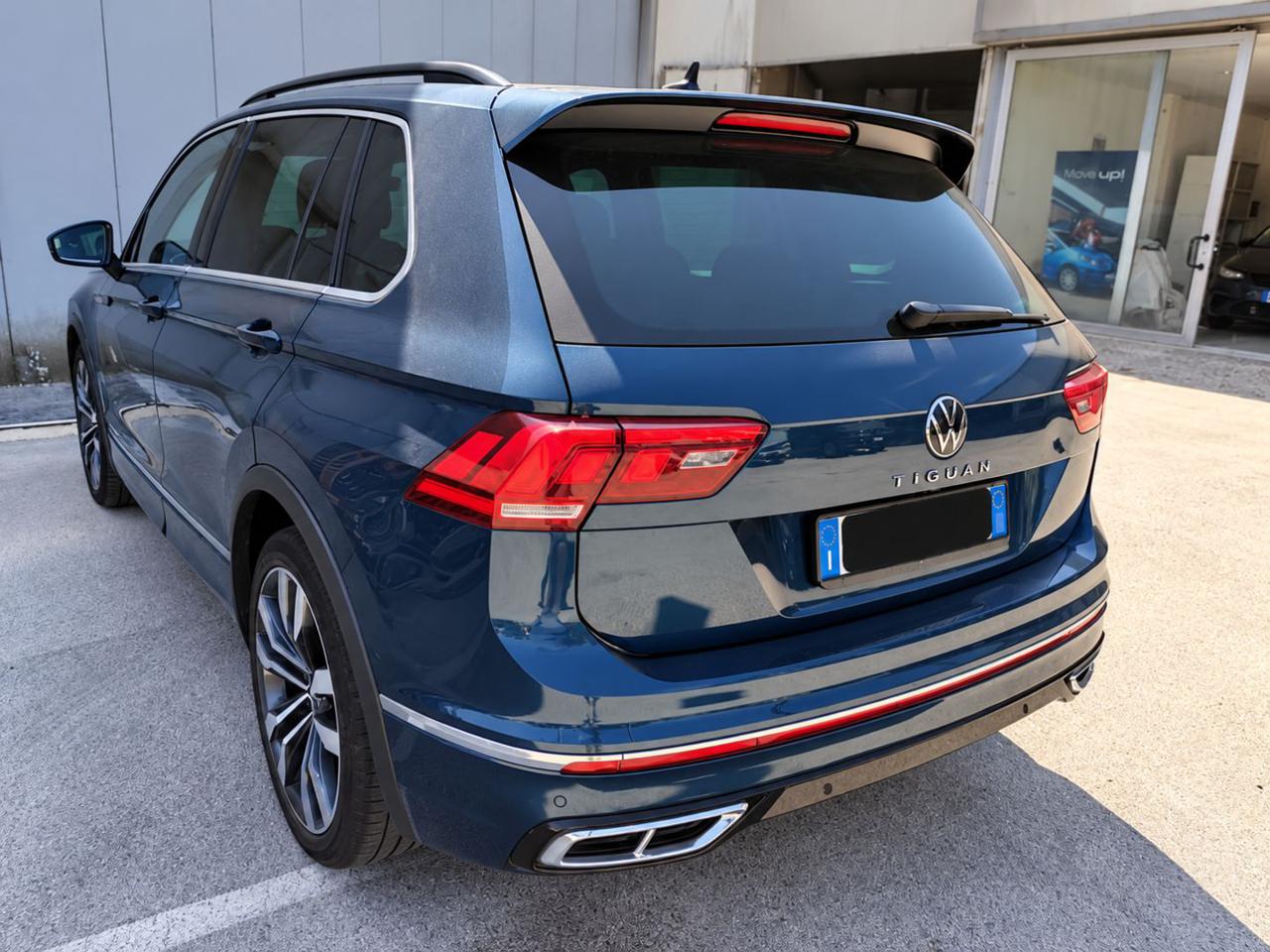 VOLKSWAGEN Tiguan 2.0 TDI 150 CV SCR DSG R-Line CERCHI DA 20 - 4