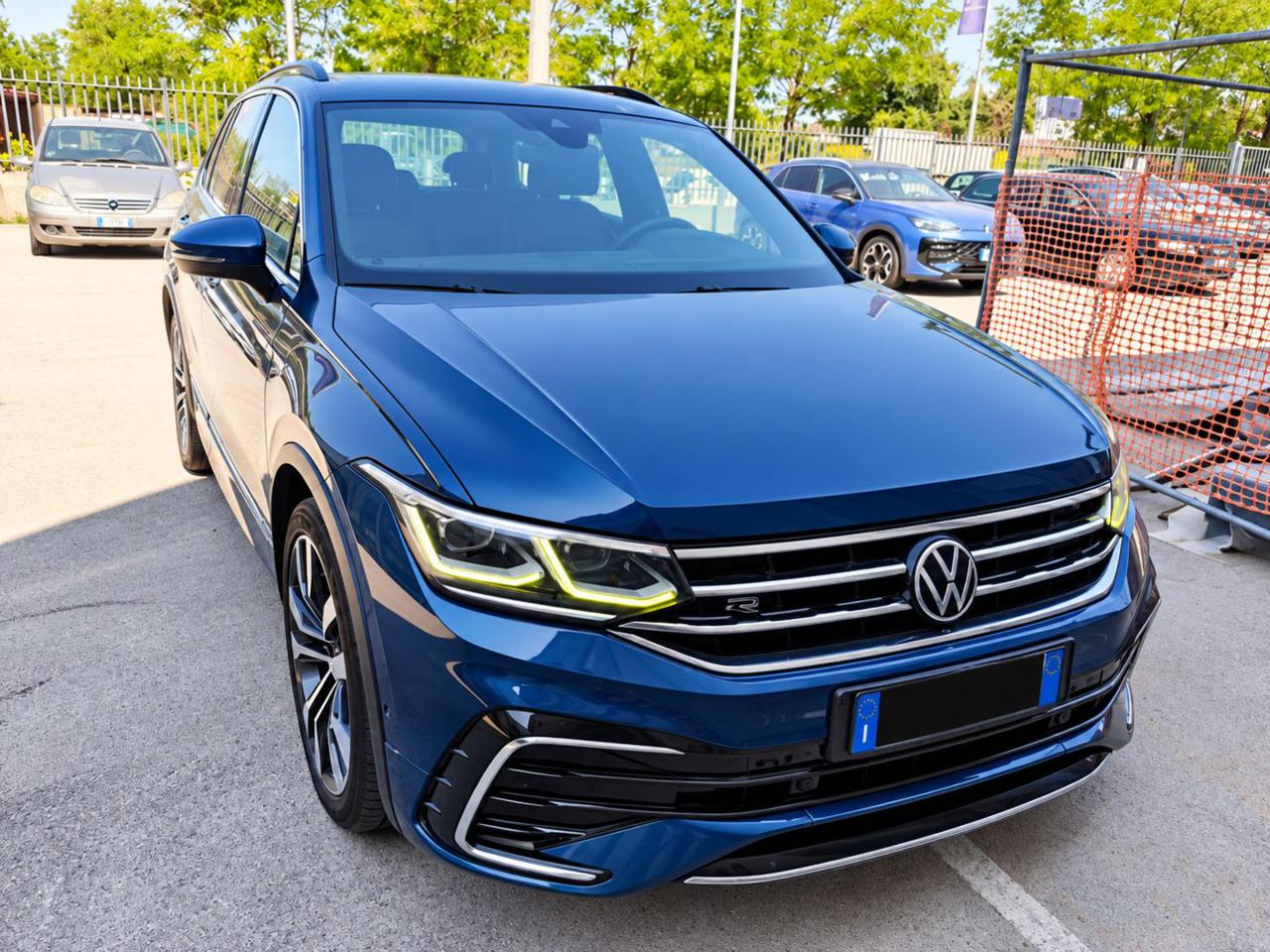 VOLKSWAGEN Tiguan 2.0 TDI 150 CV SCR DSG R-Line CERCHI DA 20 - 2