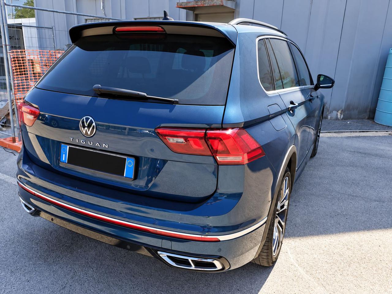 VOLKSWAGEN Tiguan 2.0 TDI 150 CV SCR DSG R-Line CERCHI DA 20 - 3